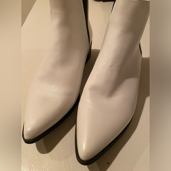 White boots - Picture 11 of 11